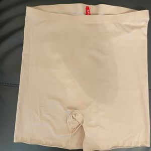 Spanx size S girl short shape wear